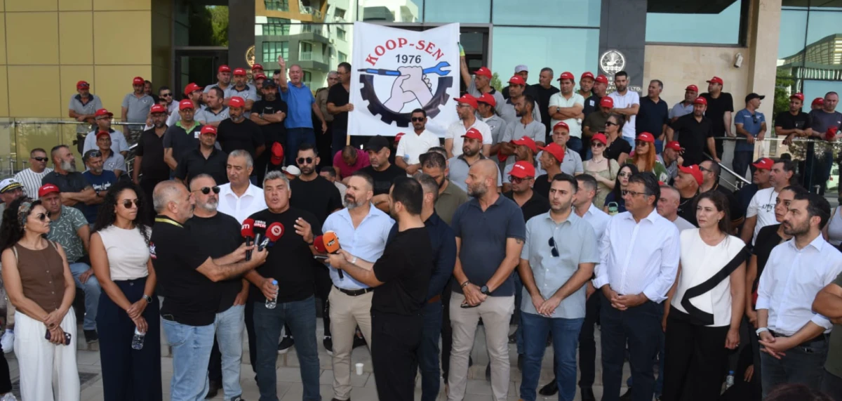 KOOP-SEN’den KOOPBANK Genel Müdürlüğü önünde eylem: “Ekonomik kuruluşlar, siyasi akılla yönetilemez”